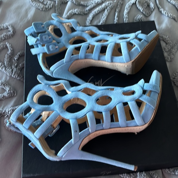 🔥SALE!!GORGEOUS!Giuseppe Zanotti Circle Cut out Cage blue booties with dust bag - Picture 6 of 11
